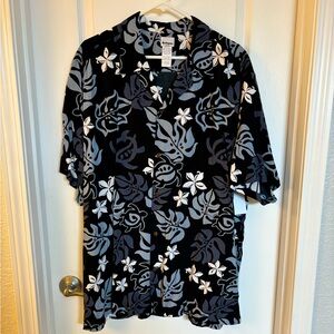 NWT Men’s Size XL Black,White & Gray Hawaiian Shirt w/Turtles & Hibiscus Print